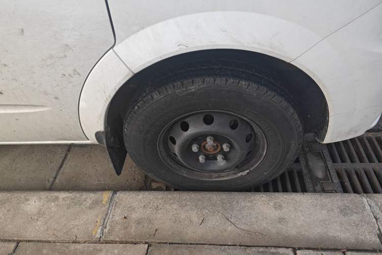 Used SAIC MAXUS Xintu V80 2023 2.0T Manual Classic Aoyuntong Long Wheelbase Mid-Height 6/7/8/9-Seater