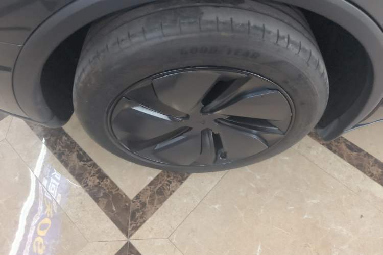 Used Tesla Model Y 2025 Rear-Wheel-Drive Version
