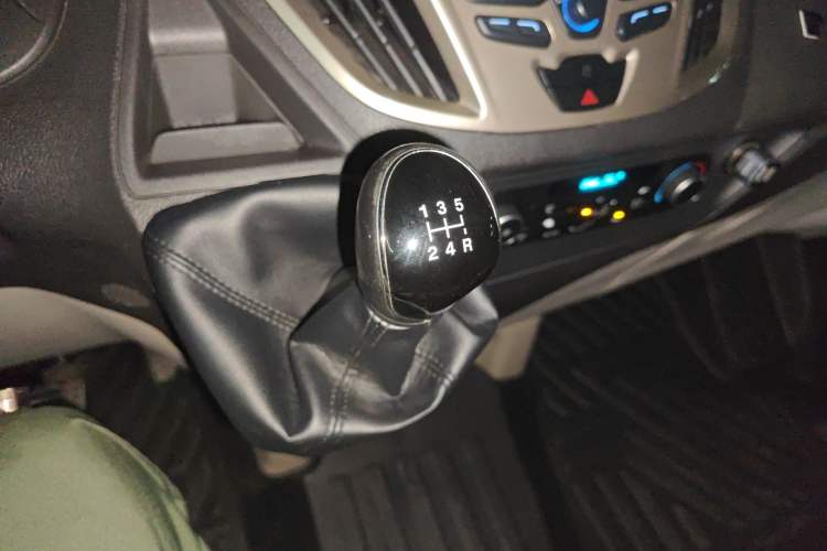 Used Ford Tourneo Custom 2016 2.0T Manual Elite Version
