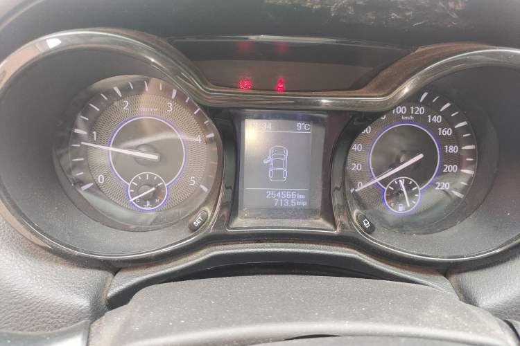 Used JMC Yuhu 3 2018 2.5T Diesel Two-Wheel Drive Advanced Version with Long Wheelbase
