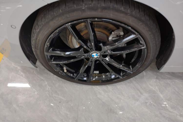 Used BMW 4 Series 2022 Revised 425i M Sport Night Edition Package Left Front Wheel Hub