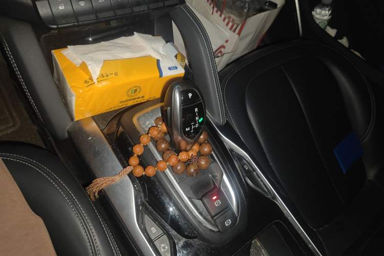 Used Brilliance V7 2018 280T DCT Luxury Model 5 Seats Gear Lever