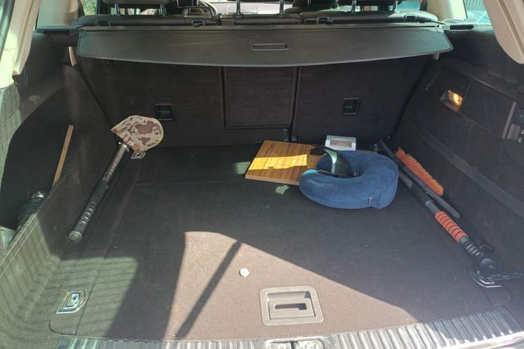 Used Volkswagen Touareg 2011 3.0 TSI High-End Version Trunk