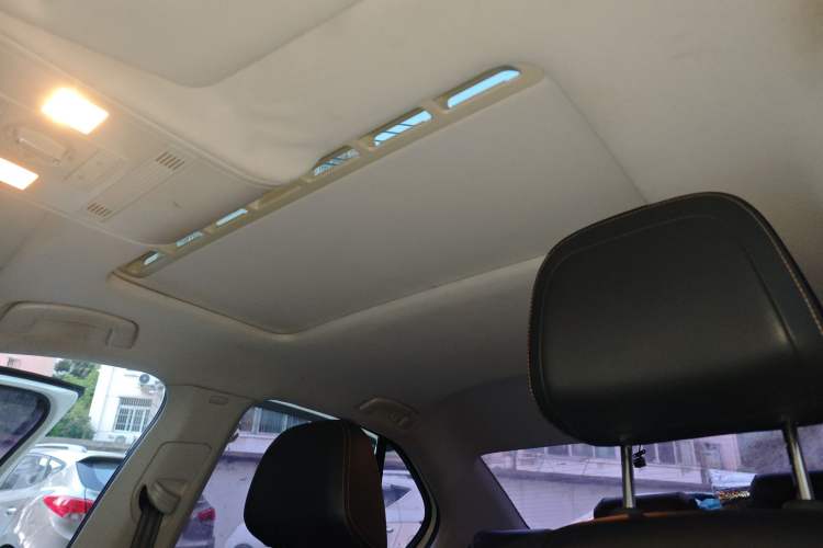 Used Volkswagen Bora 2016 1.6L Manual Comfort Model Headliner