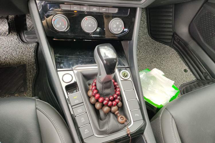 Used Volkswagen Sagitar 2021 280TSI DSG Excellence Edition Gear Lever