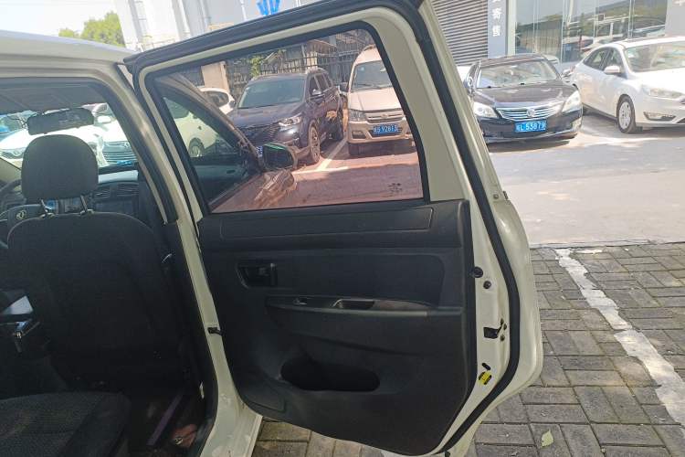 Used Dongfeng Fengon 330 2019 1.5L Manual Utility Grade I China VI
