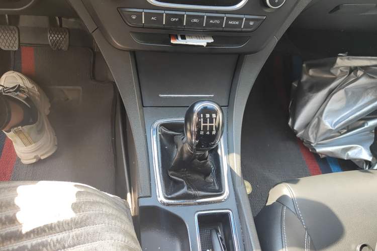 Used Geely Auto Emgrand 2017 Sedan Million Edition 1.5L Manual Upward Connect Version