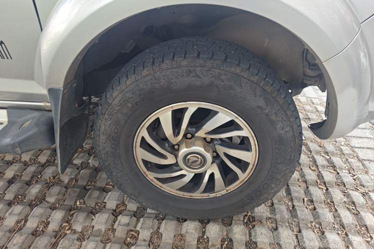 Used Dongfeng Ruichi 2017 2.5T Diesel Two-Wheel Drive Standard Version ZD25T5 Right Front Wheel Hub