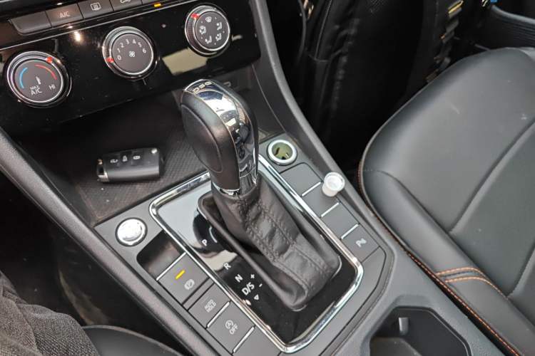 Used Volkswagen Bora 2023 200TSI DSG Smart Drive Version Gear Lever