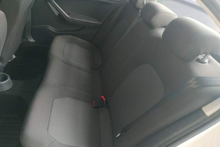 Used Volkswagen Jetta 2015 1.6L Automatic Fashion Model
