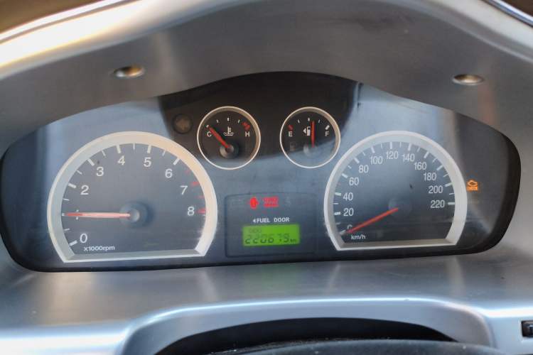 Used Huatai Santa Fe Classic 2012 2.0L Gasoline Manual Two-Wheel Drive Navigation Edition
