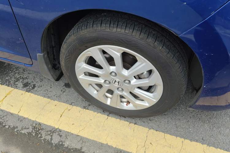 Used Honda Fit 2014 1.5L LX CVT Comfort Model Right Front Wheel Hub