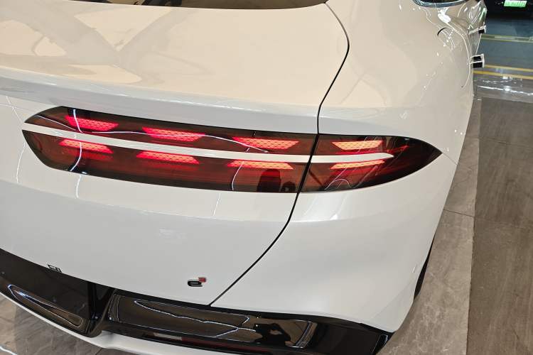 Used Denza Z9 2024 1100 km All-Wheel-Drive Ultra Version