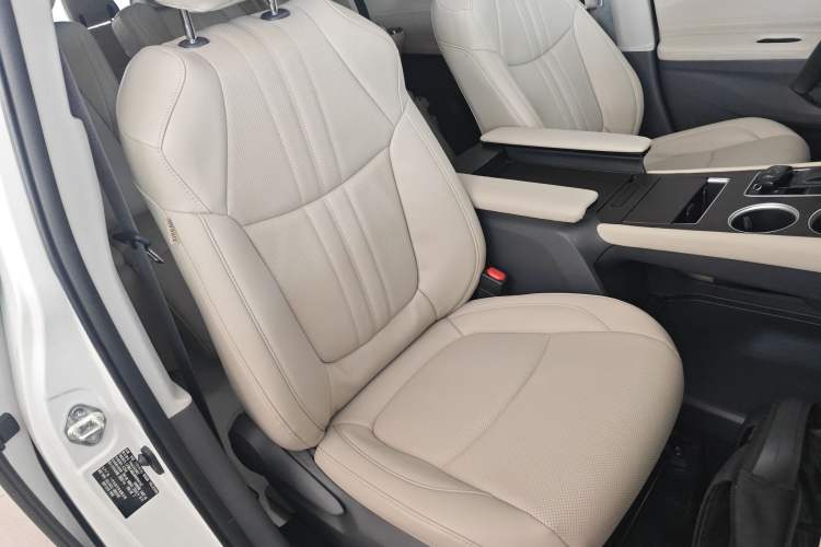 Used Toyota Granvia 2024 2.5L Hybrid Comfort Edition