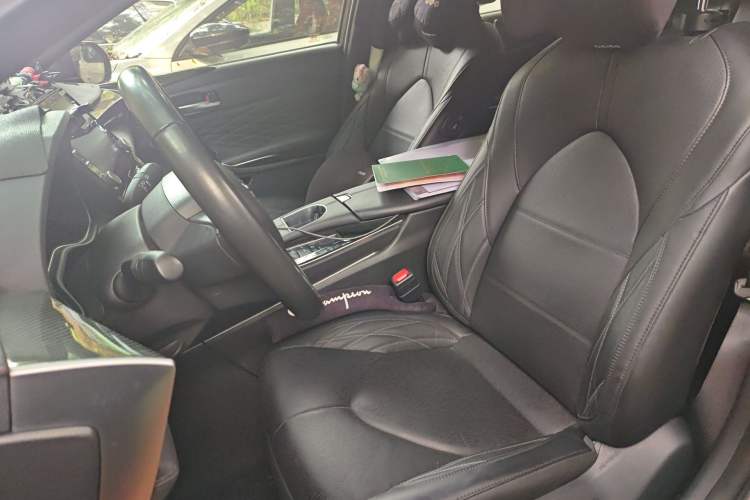 Used Toyota Avalon 2019 Dual-Engine 2.5L XLE Prestige Version China VI Standard