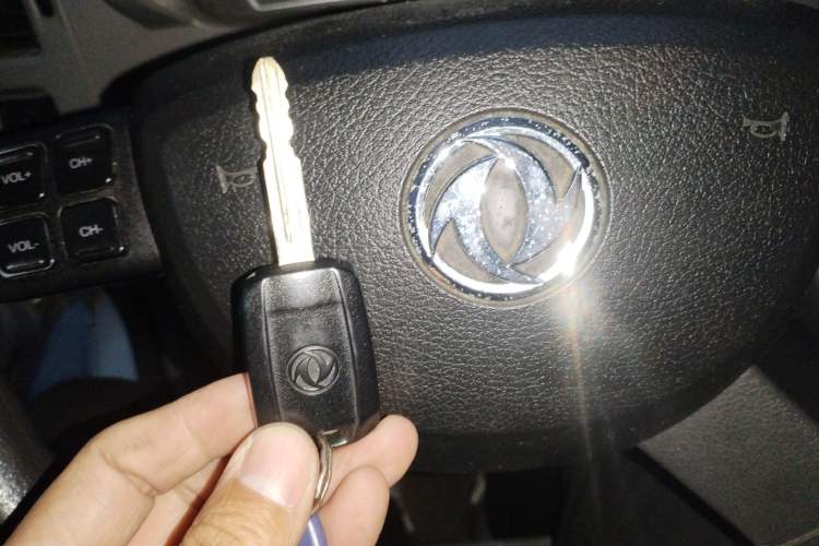 Used Dongfeng Yufeng 2015 2.5T Lingyun Edition Yulibao High-End Long Wheelbase Mid-Roof ZD25 Vehicle Key