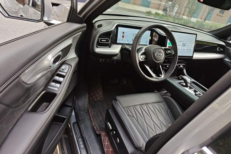 Used GAC Trumpchi GS8 2025 Linghang Series 2.0 TGDI Two-Wheel-Drive Luxury Edition 5 Seats
