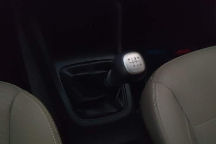 Used Wuling Hongguang 2019 1.5L S Comfort Edition China VI LAR Gear Lever