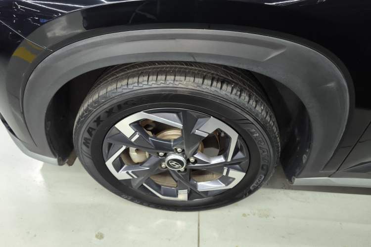 Used Hyundai ix35 2023 Musso 2.0L Deluxe Edition DLX Left Front Wheel Hub