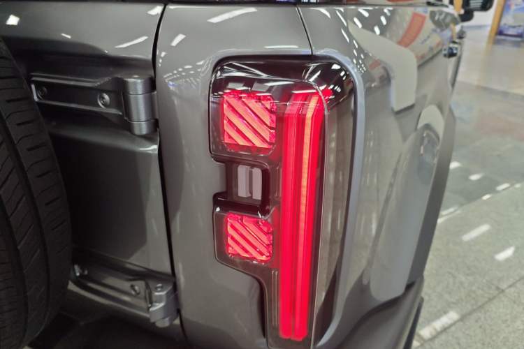 Used BAIC Off-Road BJ40 2024 2.0T All-New Urban Hunter Edition Chivalrous Style Right Rear Taillight