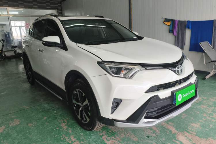 Used Toyota RAV4 2016 2.0L CVT Two-Wheel Drive Comfort Edition China V Standard Front Right 45 Deg