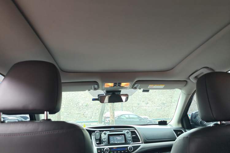 Used Toyota Highlander 2018 2.0T Four-Wheel Drive Luxury Edition 7 Seats China V Emission Standard
