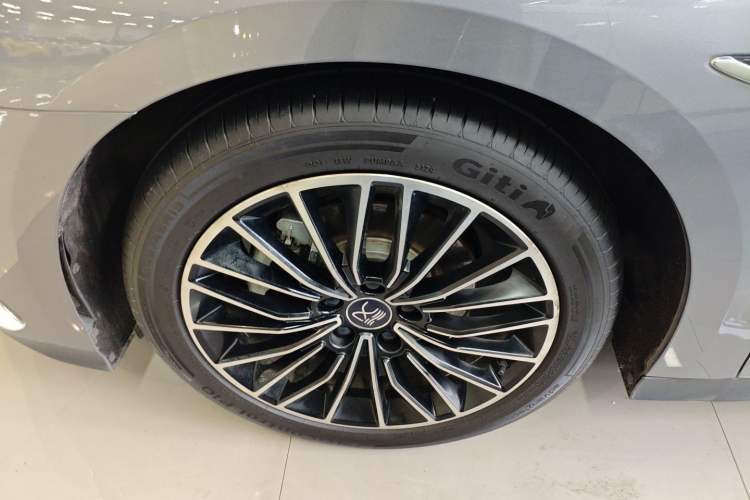 Used BYD Han 2022 DM-i 121KM Prestige Model
