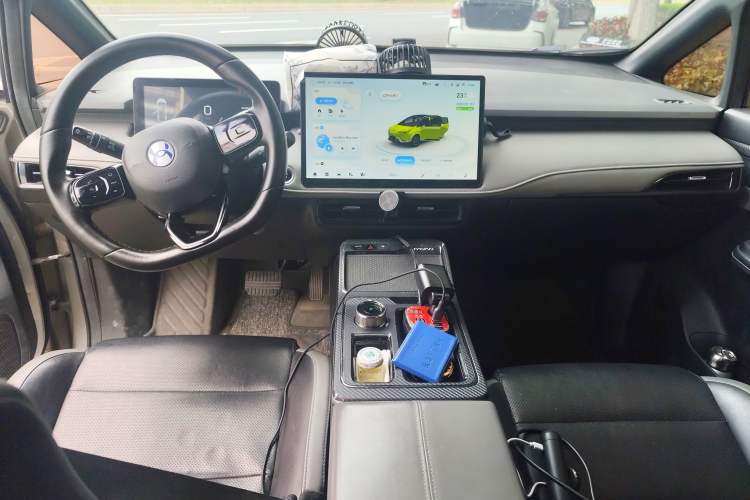 Used Hycan Z03 2022 620 km Range Trendy Cool Version 160 kW 76.8 kWh