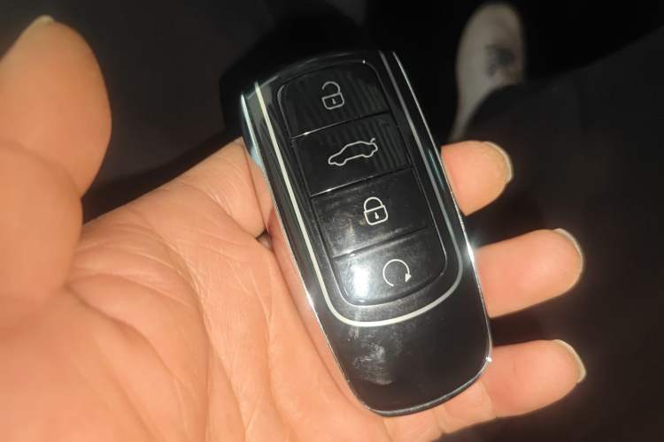 Used Chery Tiggo 8 L 2024 2.0T Two-Wheel Drive Prestige Version 5 Seats