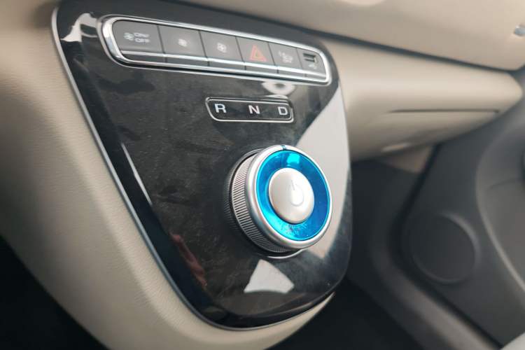 Used ORA White Cat 2022 Xiaoyue Mao Edition 360 km Luxury Model Lithium NMC
