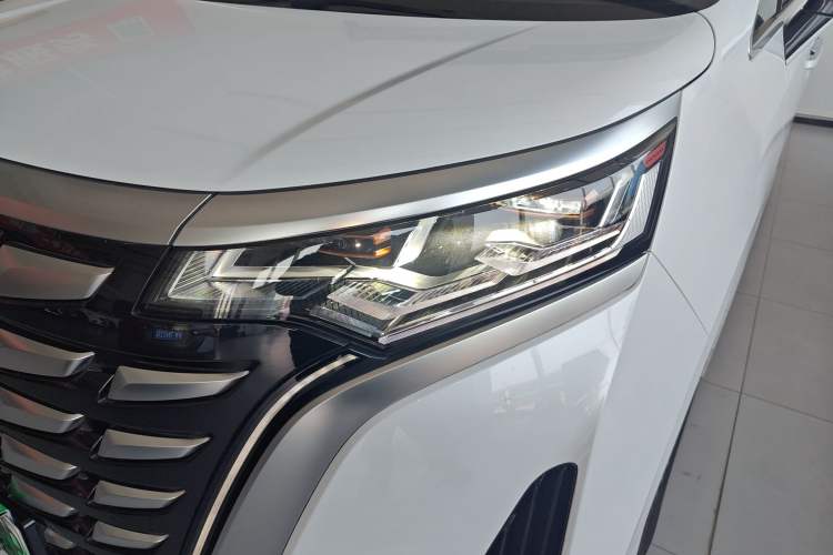 Used Denza D9 2024 DM-i 980 Four-Wheel Drive Prestige Model Left Front Headlight