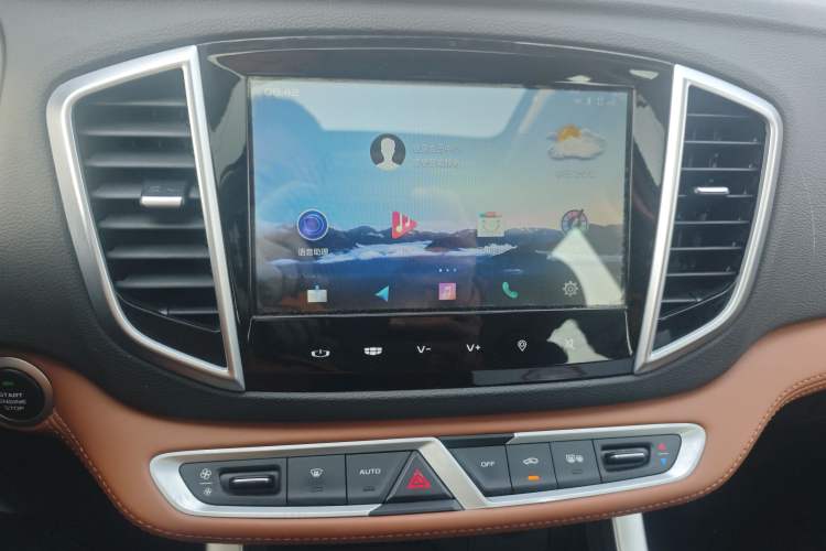Used Geely Auto Vision X6 2019 1.4T CVT 4G Connected Luxury Version China VI Standard Audio And AC Panel