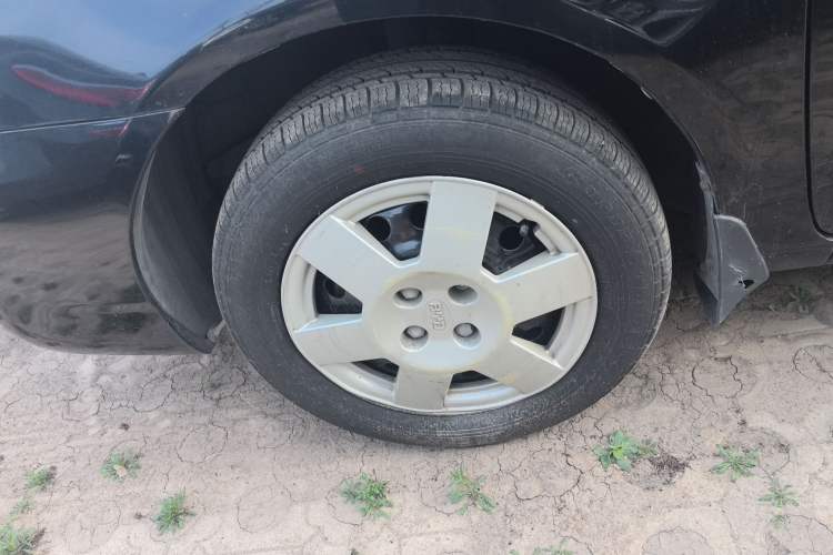 Used BYD F3 2012 Energy-Saving Model 1.5L Manual Comfort Version Left Front Wheel Hub