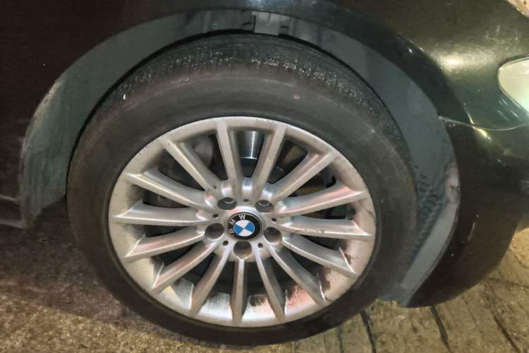 Used BMW 5 Series 2013 535Li Leading Model
