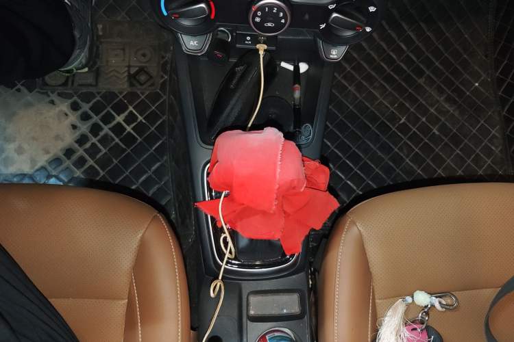 Used Kia KX Cross 2017 1.4L AT GLS Gear Lever