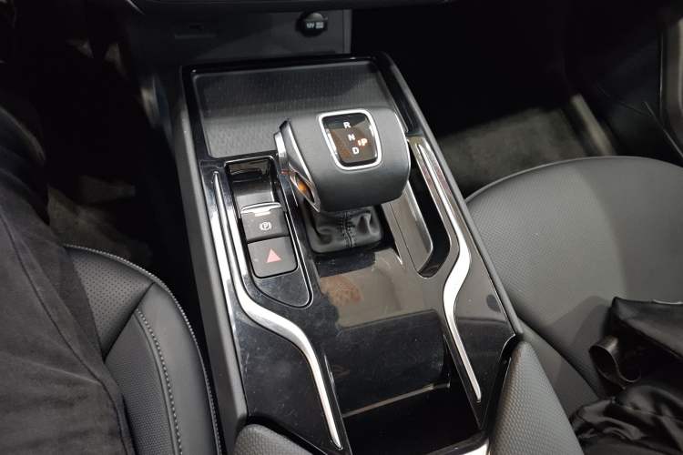 Used Hongqi E-QM5 2023 Base Travel Edition