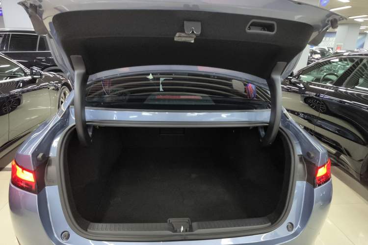 Used XPeng P5 2022 460E+ Trunk