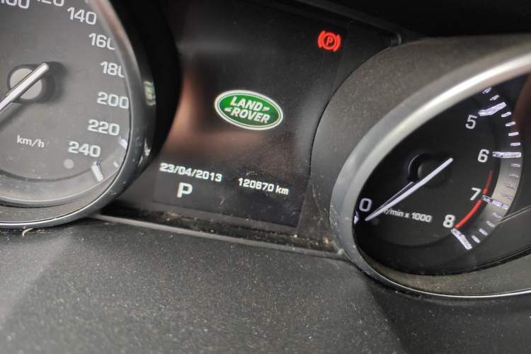 Used Land Rover Range Evoque 2013 2.0T 5-Door Yaozhen Edition Odometer Close Up