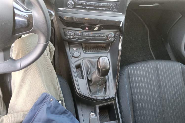 Used Peugeot 308 2016 1.6L Manual Fashion Edition