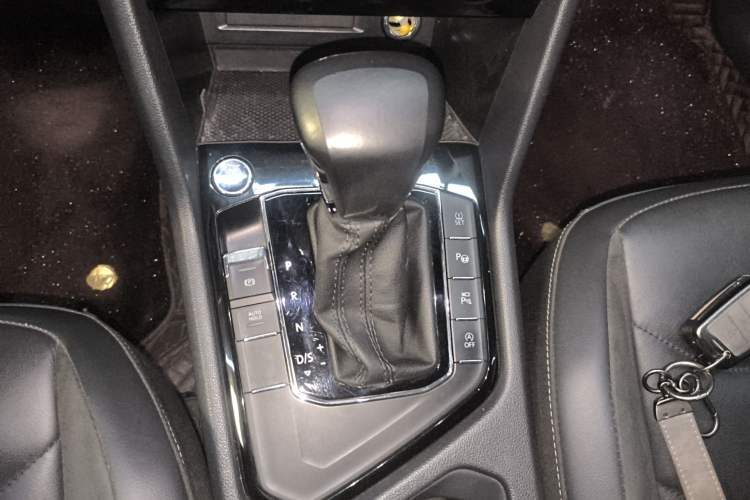 Used Volkswagen Tiguan L 2021 330TSI Automatic Two-Wheel Drive R-Line Enhanced Edition
