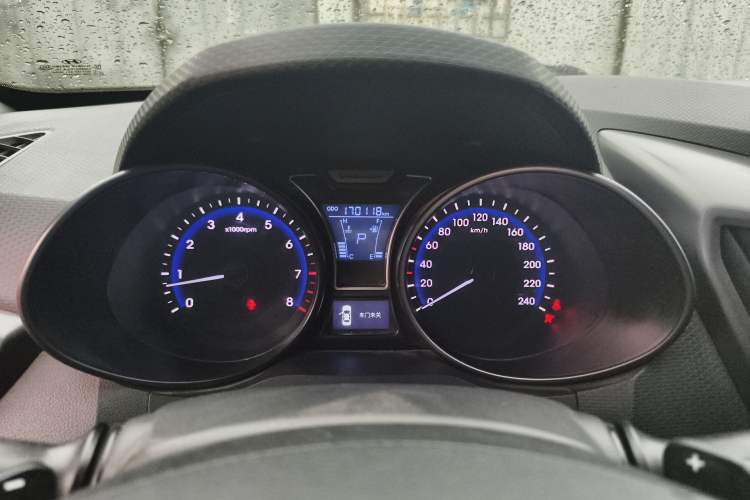Used Hyundai Veloster 2012 1.6T Automatic Luxury Edition Instrument Cluster