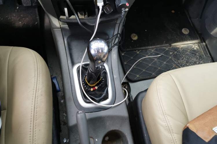 Used Dongfeng Shuaike 2014 1.6L Manual Comfort 7-Seater China IV Standard
