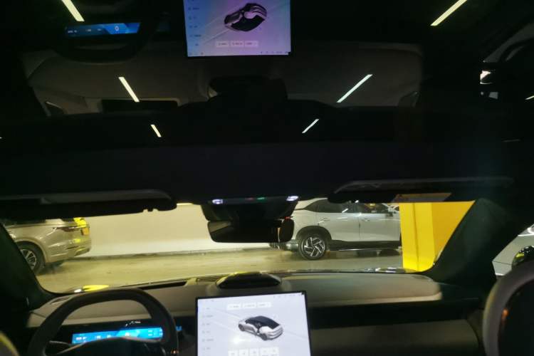 Used Lynk & Co Z10 2025 95 kWh 806 km Range Rear-Wheel Drive Advanced Driver-Assistance System Max