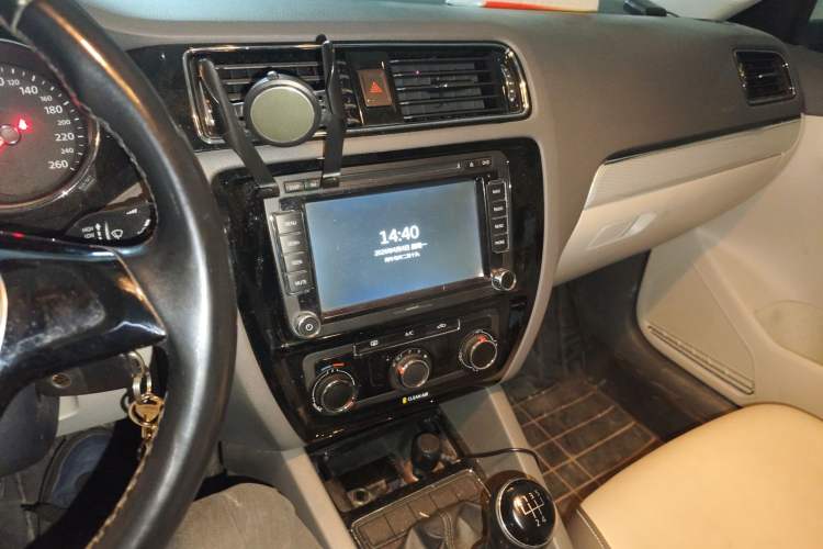 Used Volkswagen Sagitar 2015 1.6L Manual Comfort Model
