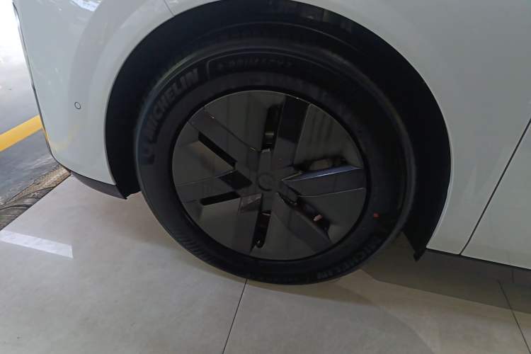 Used Li Auto MEGA 2025 Home Family Special Edition
