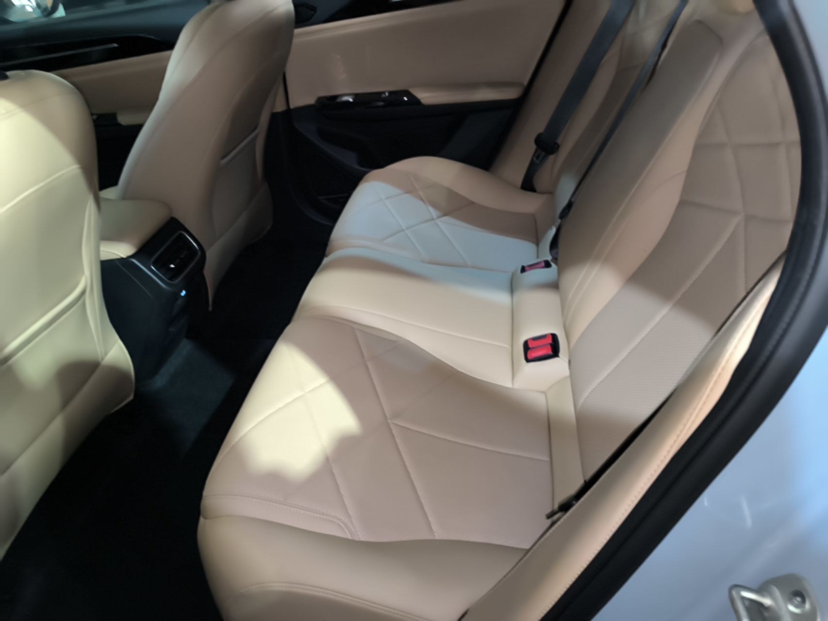 Geely Galaxy L6 2024 125km PLUS Dragon Edition — снимка 20