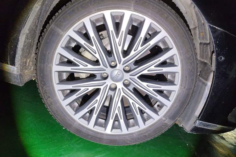 Used Audi A8 2018 A8L 55 TFSI quattro Luxury Edition Right Front Wheel Hub