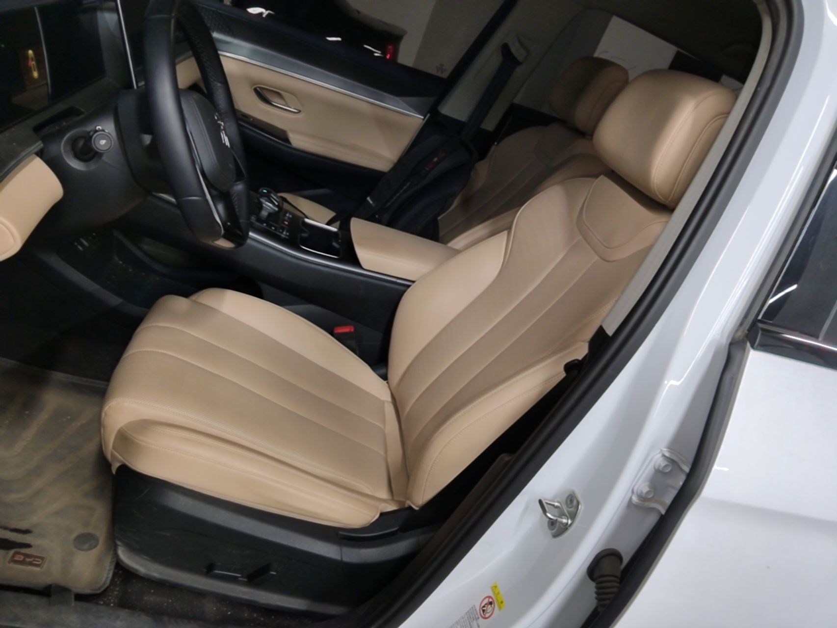 BYD Song Pro New Energy 2025 Second-Generation DM-i 75KM Leading Edition — снимка 17