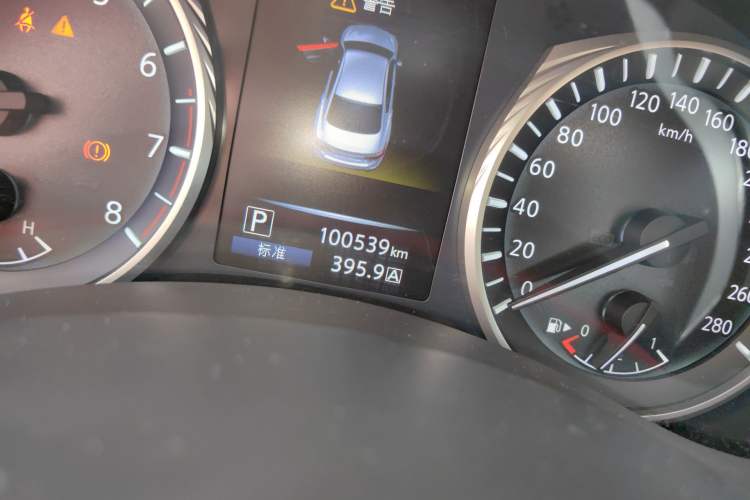Used Infiniti Q50L 2018 2.0T Enjoyment Version China VI Standard Odometer Close Up