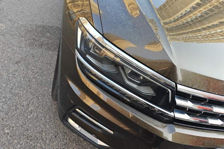 Used Volkswagen Tiguan L 2017 330TSI Automatic Two-Wheel Drive Flagship Edition Right Front Headlight